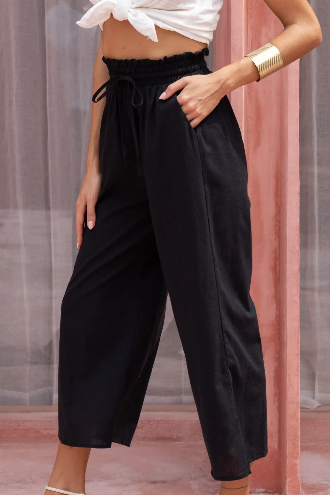 Alyss Black Cropped Pants